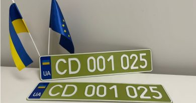 Відсьогодні в Україні — нові дипломатичні номерні знаки